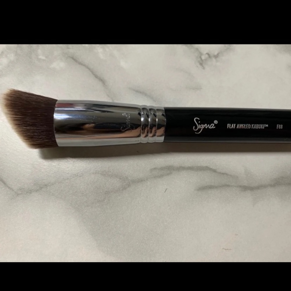 Sigma F88 Flat Angled Kabuki Brush